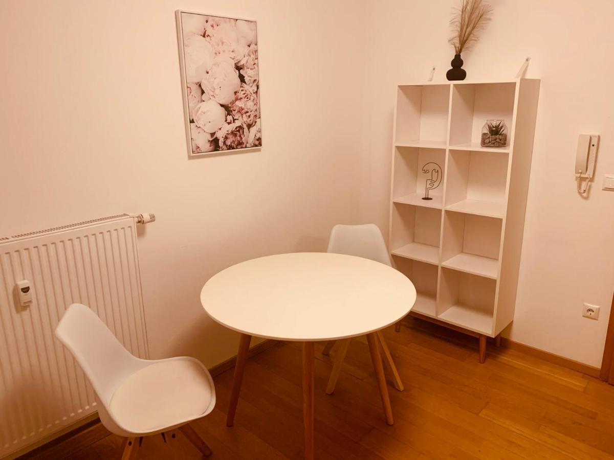 Felix Living 4, Modern & Cozy 2 Zimmer Wohnung, Balkon, Parkplatz Salzweg ภายนอก รูปภาพ